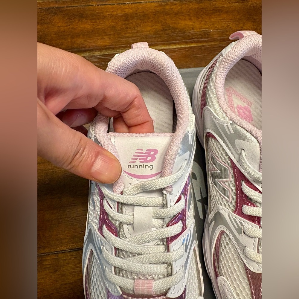 Brand new SIZE 1 Youth Girls' Little Kids' New Balance 530 Casual Shoes - Picture 8 of 9